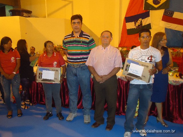 Abdala Fraxe participa da entrega de 2,4 mil notebooks a sete municípios do Alto Solimões