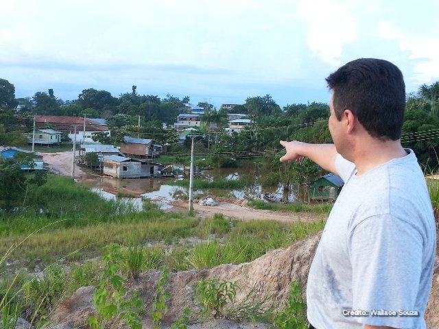 Abdala Fraxe visita obra de hospital e áreas com risco de desabamento em São Paulo de Olivença