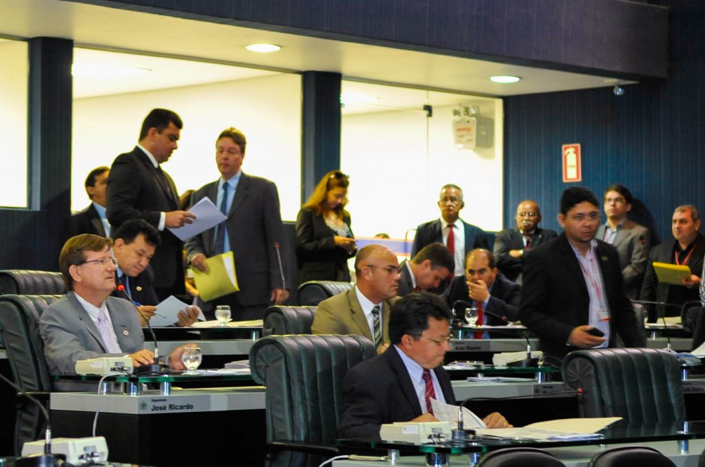 Lei garante prioridade aos processos judiciais de adoção de menores