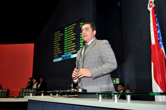 Abdala Fraxe repudia medida do ministro da Saúde em prejuízo à população que necessita de remédios e tratamento