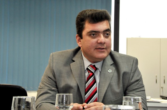 Promulgada a Lei do deputado Abdala Fraxe que proíbe empresas de limitarem promoções apenas para novos clientes