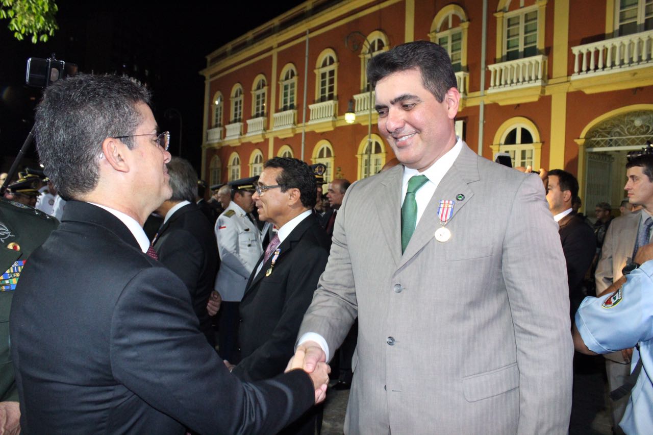 Presidente da Aleam, Abdala Fraxe, recebe honraria da Polícia Militar
