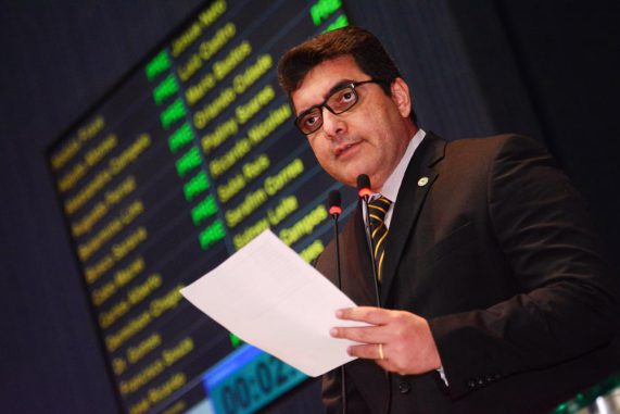 Correspondentes bancários e loterias serão obrigados a cumprir ‘Lei das Filas’, prevê PL de autoria de Abdala Fraxe
