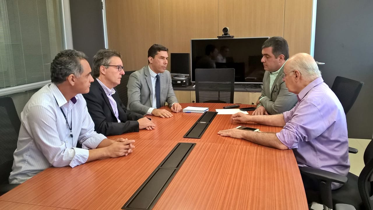 Abdala Fraxe participa de reunião na Receita para assegurar o atendimento do órgão em Manacapuru