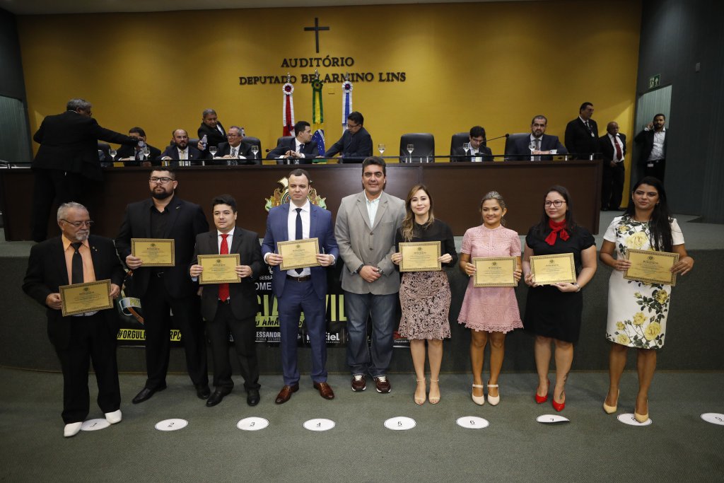 Abdala Fraxe homenageia servidores da Polícia Civil, em Sessão Especial