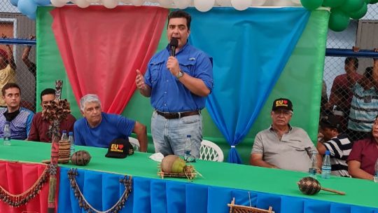 Abdala Fraxe participa de inauguração de uma quadra coberta em comunidade indígena, no município de Santo Antônio do Içá