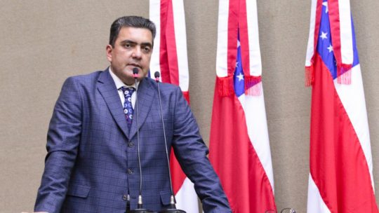 Deputado Abdala Fraxe destaca trabalho das equipes de imunização da Semsa