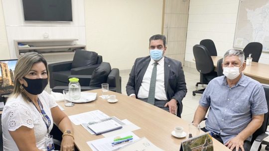 Deputado Abdala Fraxe vai ao Dnit/AM buscar soluções para o porto de São Paulo de Olivença e trecho da reserva indígena na BR-174