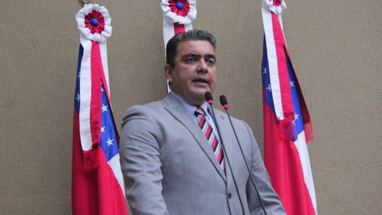 Deputado Abdala Fraxe destaca recorde na vacinação de jovens de 12 a 17 anos