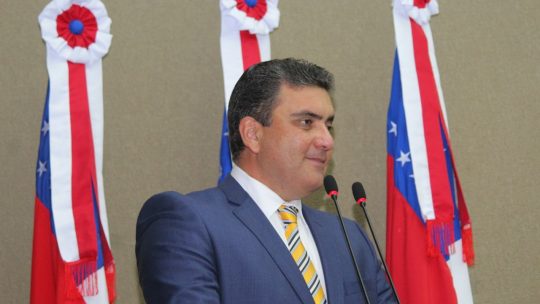 Deputado Abdala Fraxe destaca a marca de 50% da população vacinável com esquema completo de imunização contra a Covid-19