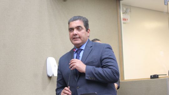 Deputado Abdala Fraxe anuncia revitalização do Campo do São Paulo, em Parintins, pelo Governo do Estado