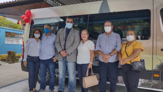 Deputado Abdala Fraxe participa da entrega de uma Van para casa de apoio de São Paulo de Olivença